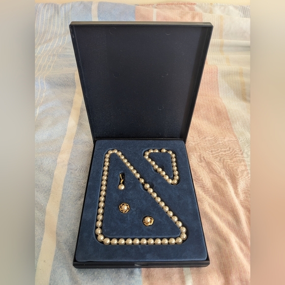 Jewelry - Faux Pearl Jewelry Set